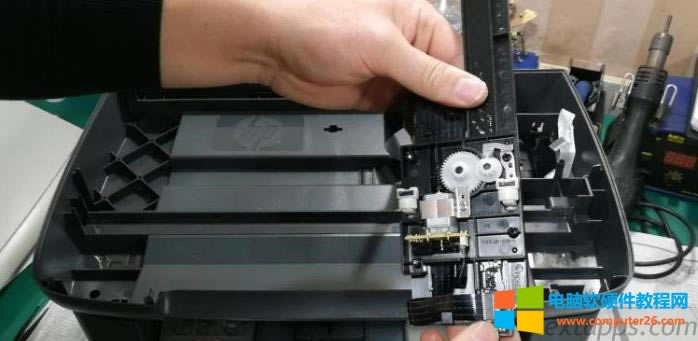 掃描器驅(qū)動(dòng)齒輪損壞,導(dǎo)致掃描器不能正常運(yùn)行,這種情況一般在手動(dòng)推動(dòng)掃描器時(shí)如果有打滑或停頓的的情況,也能判斷出來 掃描器驅(qū)動(dòng)齒輪損壞,導(dǎo)致掃描器不能正常運(yùn)行,這種情況一般在手動(dòng)推動(dòng)掃描器時(shí)如果有打滑或停頓的的情況,也能判斷出來