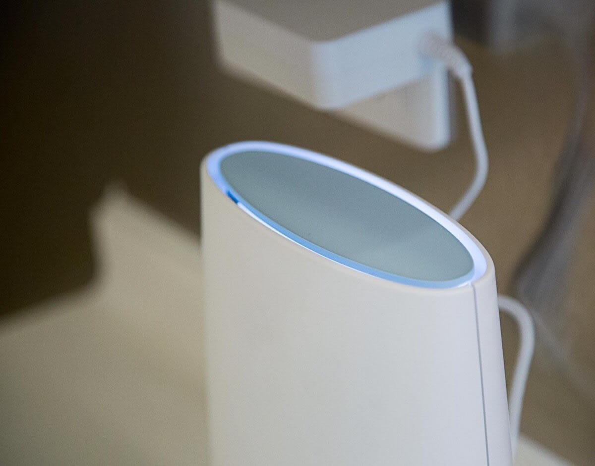 ���ø߶�·��֮�������W�� Orbi RBK50 ���lMesh ����·��