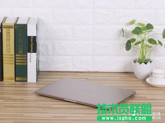 設(shè)計簡約輕薄耐看